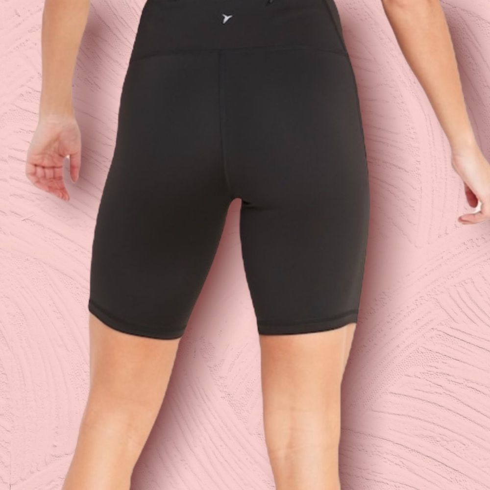 𝅺HIGH Rise Elevate Compression Bermuda short - Picture 2 of 2
